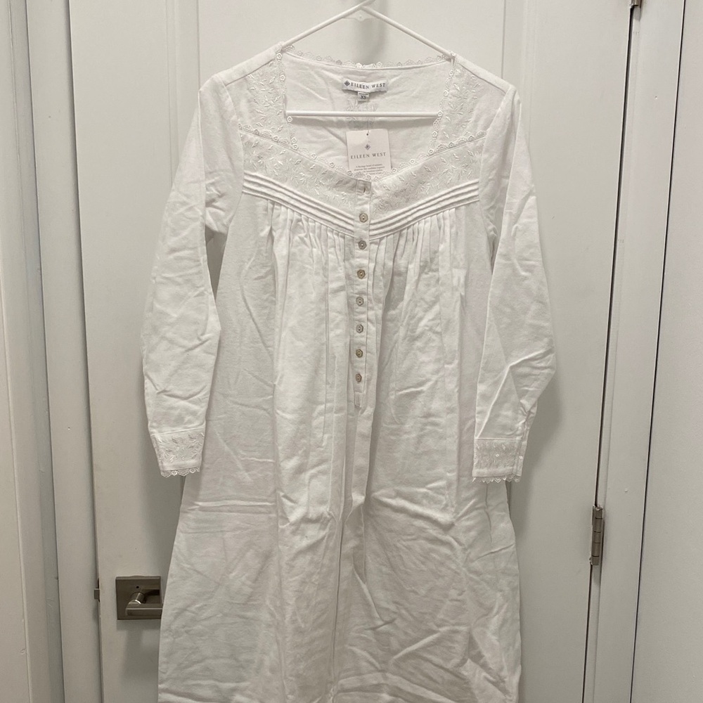 Eileen West White Long Sleeve nightgown with Lace Detail